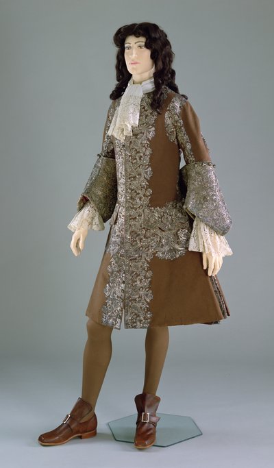 Herrefrakk, 1720-tallet (brodert vestlandsduk) av English School