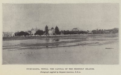 Nukualofa, Tonga, hovedstaden på de vennlige øyene (litho) av English School
