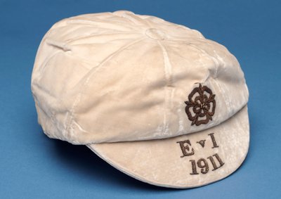 Offisiell England Cap, 1911 (fløyel med gullflett) av English School