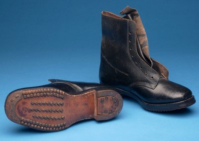 Et par Holdfast Miners-støvler, tidlig på 1900-tallet (skinn) av English School