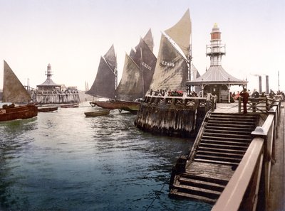 Pier Head II, Lowestoft (håndfarget bilde) av English School