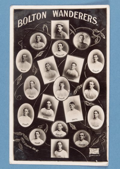 Postkort av Bolton Wanderers FC-spillere, sesong 1911-12 (bw litho) av English School