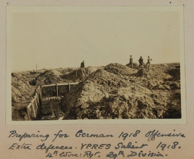 Forberedelse til tysk 1918-offensiv, ekstraforsvar, YPRES Salient 1918, 4. Worc: Rgt. 29. Divisjon (s/hvitt bilde) av English School