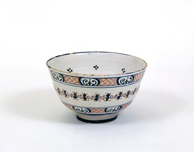 Punchbolle, laget i London eller Bristol, ca. 1620-30 (tinnglasert keramikk) av English School