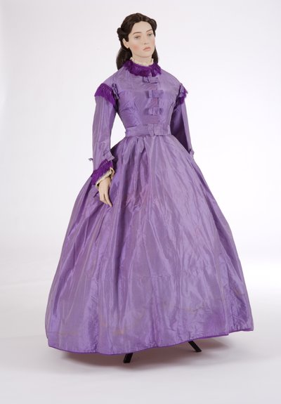 Lilla dagskjole, 1860-tallet (stripet silketaft) av English School
