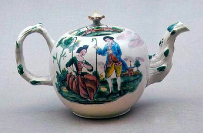 Staffordshire saltglasert tekanne dekorert en famille rose, ca. 1770 (keramikk) av English School