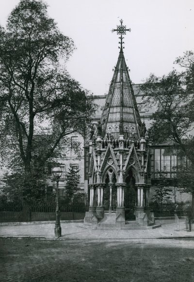 The Buxton Memorial Drinking Fountain, St Margarets Westminster av English School