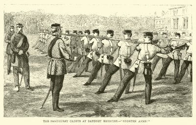 Sandhurst-kadettene på bajonettøvelse, forkort armene! av English School