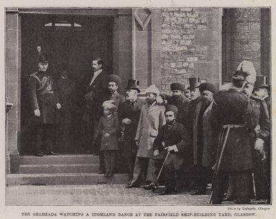 Der Shahzada beobachtet einen Highland-Tanz auf der Fairfield-Werft, Glasgow (Gravur) von English School