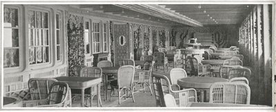 Den overdådige parisiske kafeen på Titanic, med espalier og klatreplanter, fra 