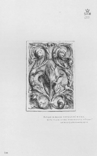 Victoria und Albert Museum: Plakette in Messing-Repoussé-Arbeit, mit floralen Ornamenten von English School