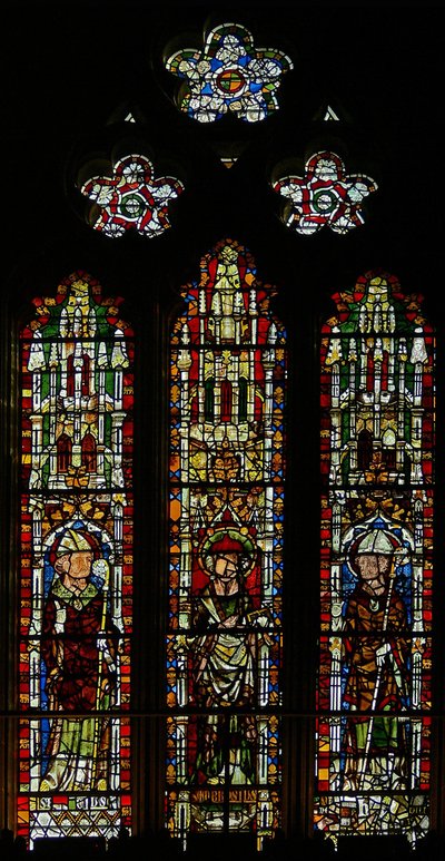 Vindu S3 som viser St Brice, St Ambrose og St Wulstan(?) av English School