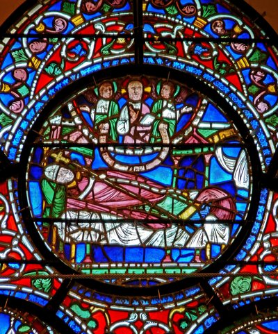 Vindu som viser St. Dunstan som drømmer om at han skal tilbringe dagen i himmelen av English School