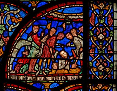 Window s7 som viser en scene fra et St Thomas Becket Miracle-vindu: William av Gloucester gravlagt og avdekket av English School