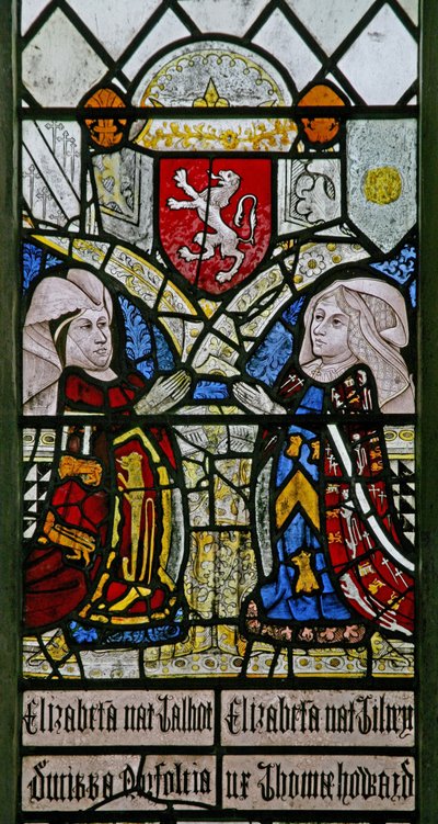 Vindu w1 som viser Elizabeth Talbot, hertuginne av Norfolk og Elizabeth Tilney, grevinne av Surrey med våpenskjoldet til Mowbray-familien over av English School