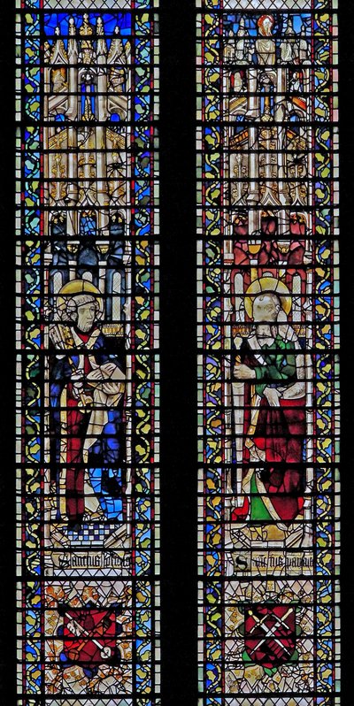 Vindu w71 som viser St Peter og St Paul av English School