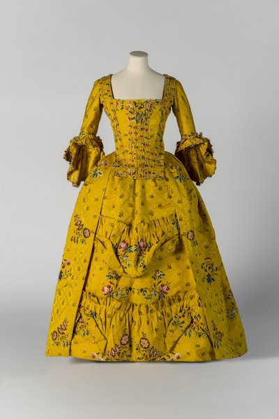 Gul brokadet åpen kjortel og underkjole, ca. 1750 (silke) av English School