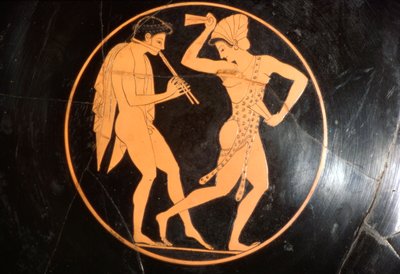Drikkekopp, Kylix of Girl Dancing with Youth Playing Flute, Attic, c510 BC av Epikektos