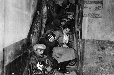 En trapp i et nattly, Paris, 1931. av Ernest Flammarion