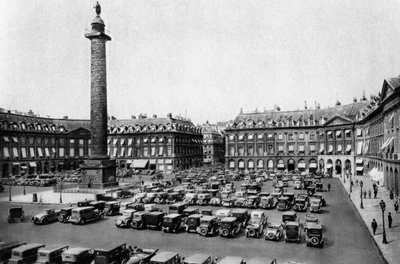 Place Vendome og søylen reist til Napoleons seire, Paris, 1931 av Ernest Flammarion