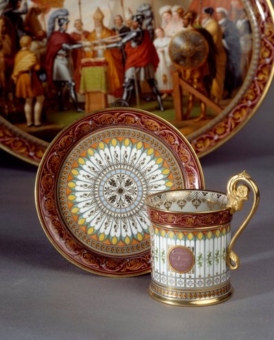 Serveringskopp og tallerken i porselen laget av sjokolade. Realisert av Etienne Charles Leguay (1762-1846) 1835 Sevres, porselensfabrikk av Etienne Charles Leguay