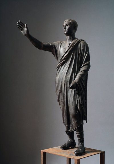 Aule Metele (Oratoren), romersk taler - etruskisk bronseskulptur, h: 179 cm, ca.90-70 f.Kr., fra Pila, Italia - etruskisk sivilisasjon: "" Magistraten i Perugia Aulus Metellus sier Taleren eller Arringatore"" ” Bronseskulptur av Etruscan