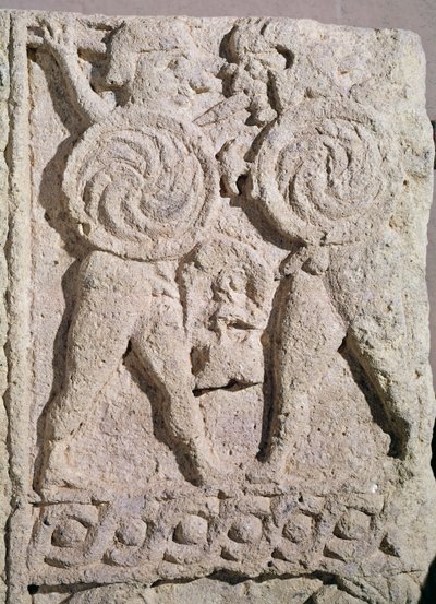 Detalj av en gravstein med to krigerestein av Etruscan