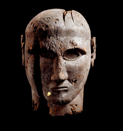 Hode av en mann, treskulptur med spor av gull, 7. århundre f.Kr av Etruscan