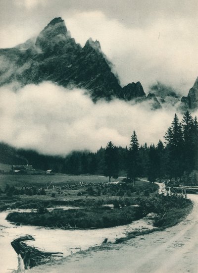 Pala Group i skyer, San Martino di Castrozza, Dolomittene, Italia, 1927 av Eugen Poppel