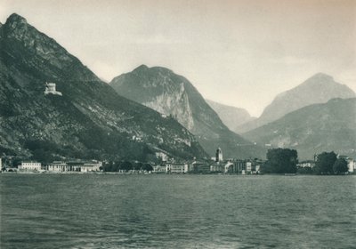 Riva del Garda fra Gardasjøen, Italia, 1927 av Eugen Poppel