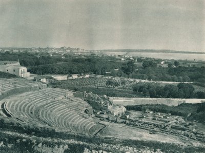Utsikt over byen fra det greske teatret, Syracuse, Sicilia, Italia, 1927 av Eugen Poppel