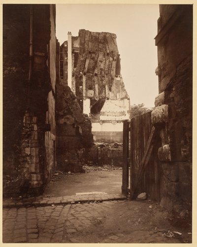 Gatehjørne ved kirkegården, Saint-Benoît av Eugène Atget