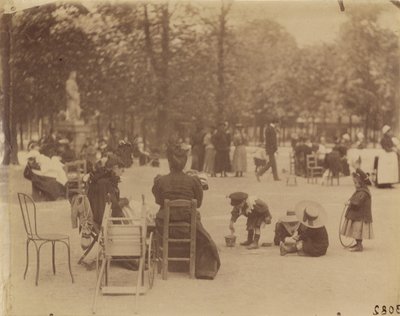 Kvinner og barn i Luxembourghagen av Eugène Atget