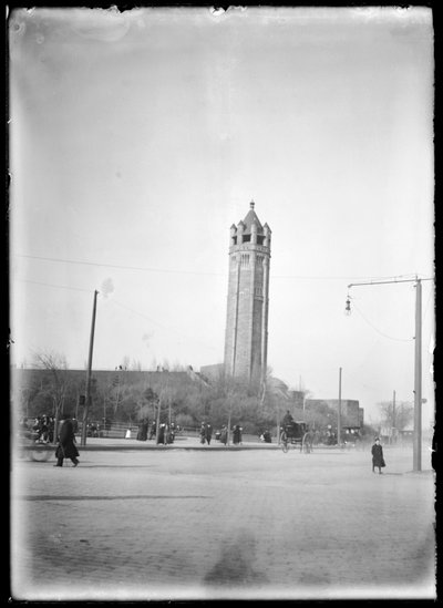 Utsikt over Eastern Parkway mot Brooklyn Museum, ca. 1903-10 (nitratnegativ) av Eugene Wemlinger