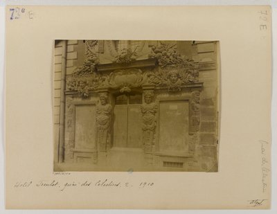 Dør, gatefasade, Hôtel de Fieubet (Hôtel de la Valette, Massillon skole), 2 quai des Célestins, 4. arrondissement, Paris av Eugène Atget