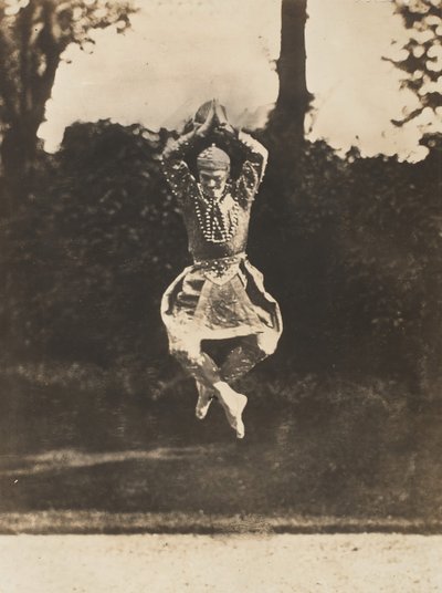 [Nijinsky i siamesisk dans fra Orientales], 1910. av Eugène Druet