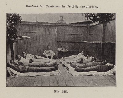 Solbad for herrer i Bilz Sanatorium (s/hvitt bilde) av European Photographer