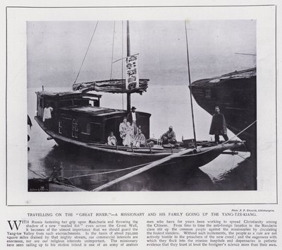 Reiser på "Great River", en misjonær og hans familie går opp Yang-tze-Kiang (s/hv-bilde) av European Photographer