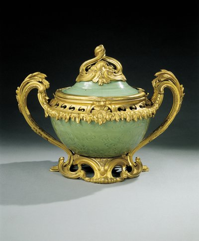 Louis XV pot-pourri vase (ormolu-montert kinesisk celadon porselen) av European School