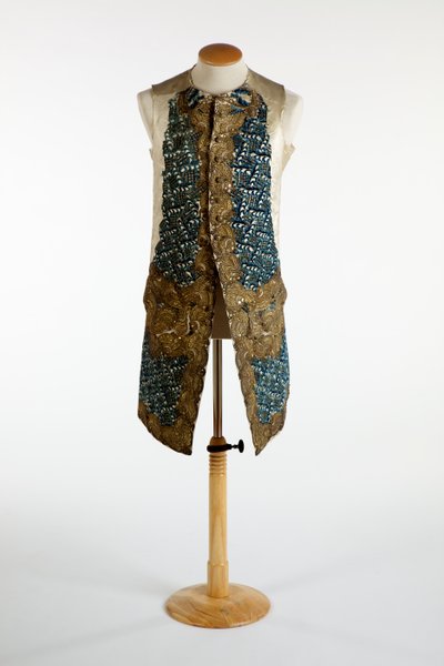 Vest dekorert med gullmetalltråd, blå chenille og paljetter, ca. 1750-70 (silke) av European School