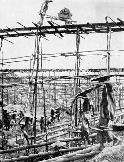 Primitive metoder i verdens rikeste tinndistrikt, Taiping, Kina, 1936. av Ewing Galloway