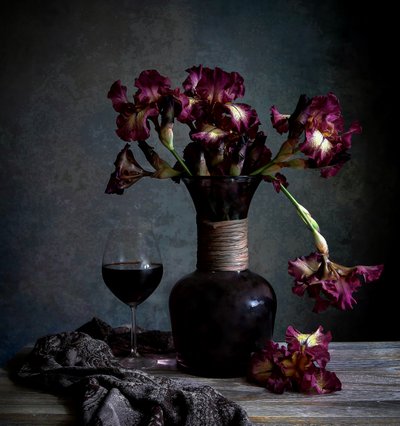 Mørke iris og vin av Fangping Zhou