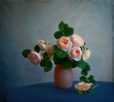 Elegant rosebukett av Fangping Zhou