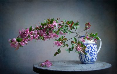 Rosa blomster i blå vase av Fangping Zhou