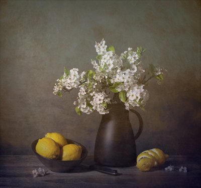 Hvite blomster og sitroner av Fangping Zhou