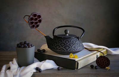 Zen-tekanne og bær av Fangping Zhou