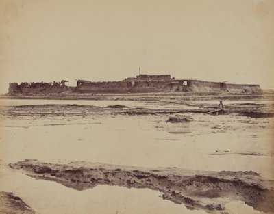Eksteriør av North Taku Fort på Peiho River, viser den engelske og franske inngangen, 21. august 1860. av Felice Beato