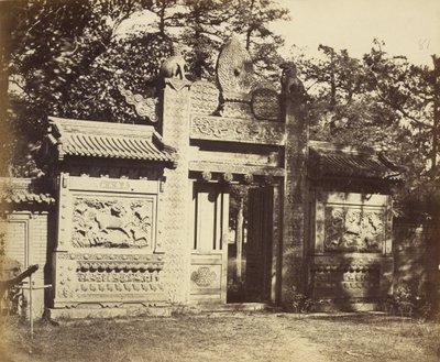 Utsiden av graven, depot nær Peking av Felice Beato