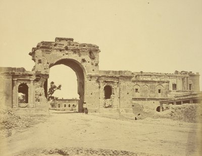 Gateway Leading into The Residency, vanligvis Bailee Guard Gate, holdt av oberstløytnant R.H.M. Aitken, av den 13. bengalske innfødte av Felice Beato