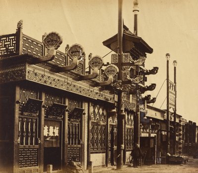 Butikker og gate, den kinesiske byen Pekin, oktober 1860 av Felice Beato